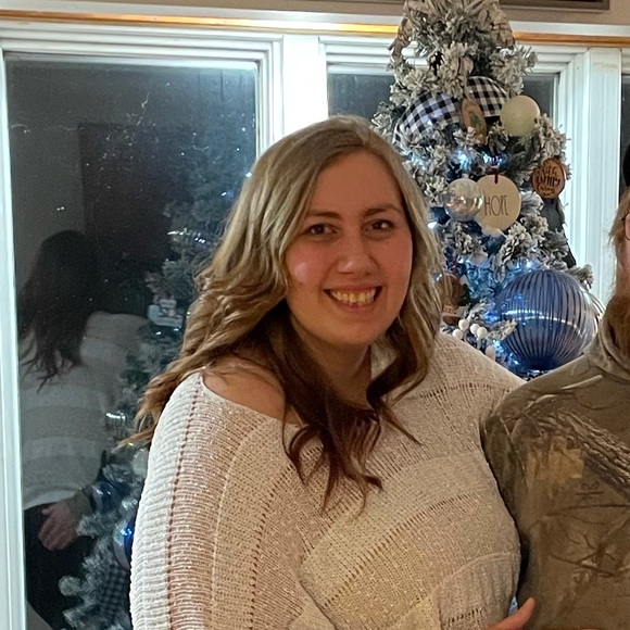 Meet your Posher, Adrianna - Picture 1 of 1